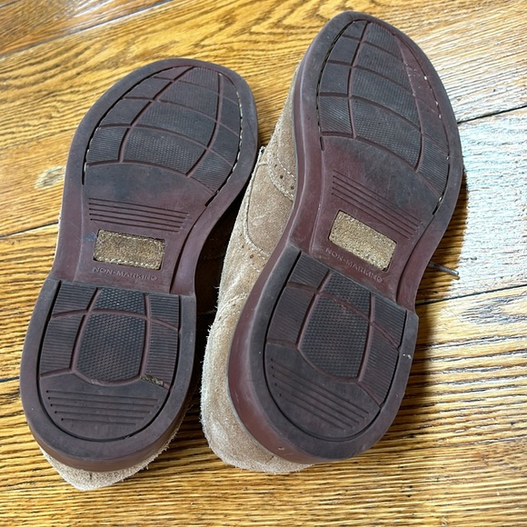 Vintage G.H. Bass Men’s Pembroke suede wingtips. Lace up tan, suede. Size 10 - Picture 9 of 11